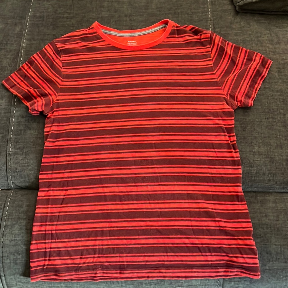 Men’s stripped tee.